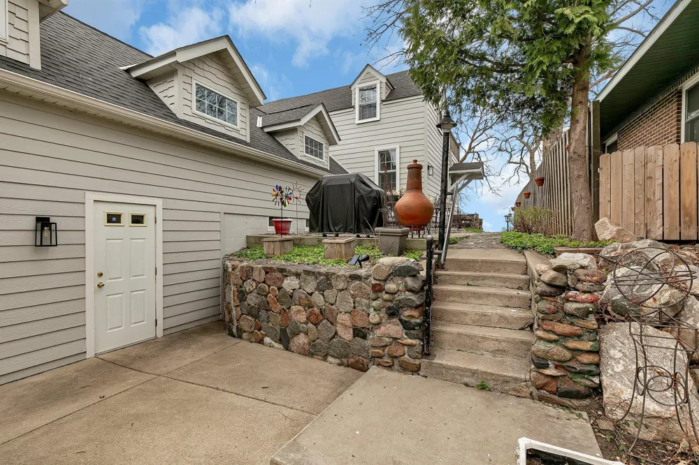 271 Lake Avenue Spicer, MN 56288