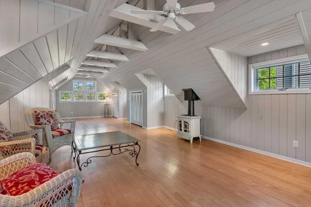 271 Lake Avenue Spicer, MN 56288