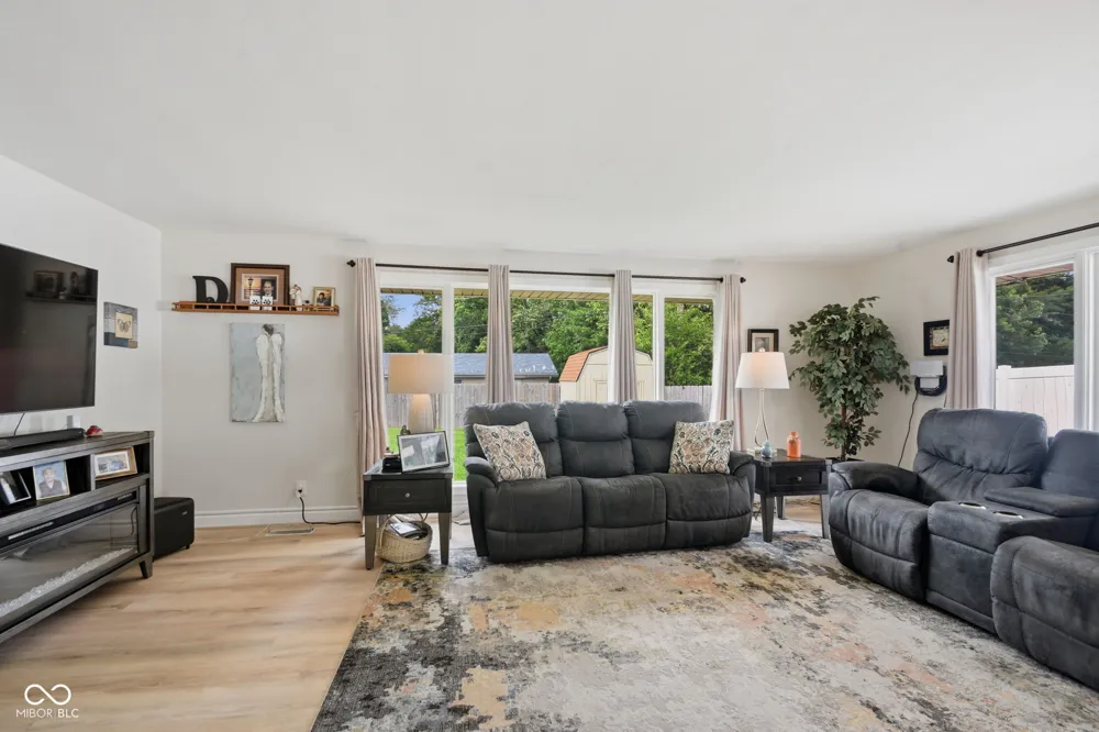 9940 W Sunset Lane Elwood, IN 46036