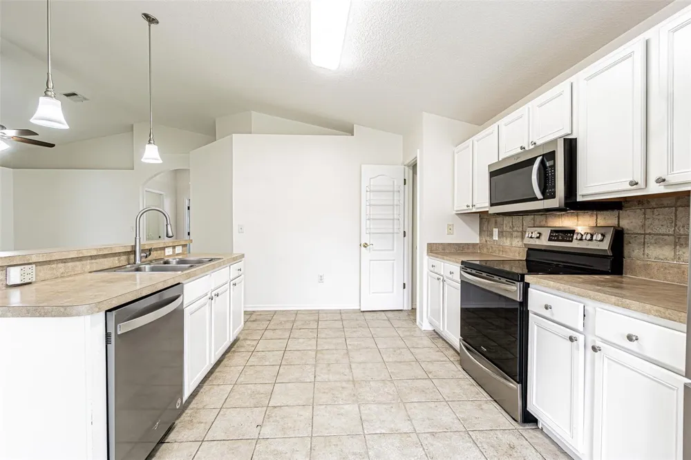 10245 BUNCOMBE WAY San Antonio, FL 33576