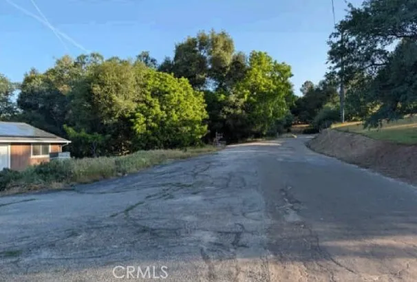 40700 Road 425a Oakhurst, CA 93644