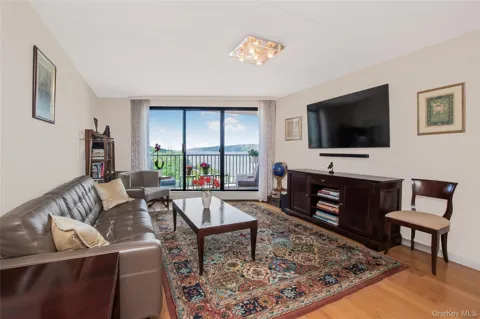 1155 Warburton Avenue #3PR