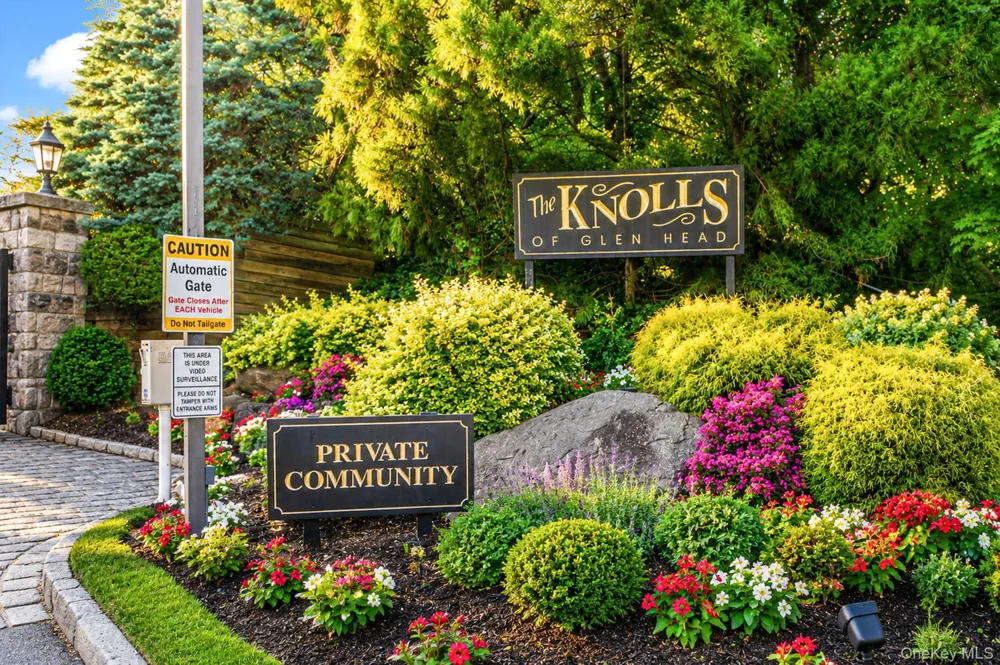 19 The Circle #19 Glen Head, NY 11545