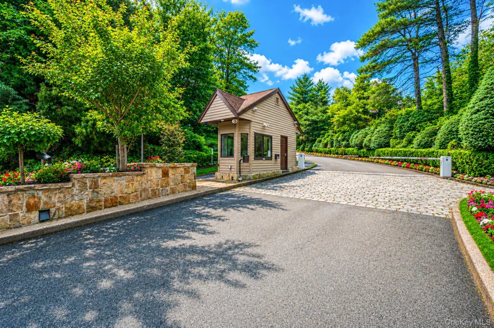 19 The Circle #19 Glen Head, NY 11545