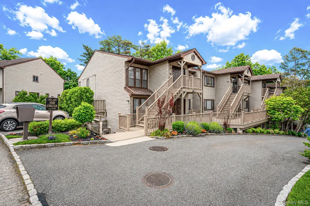 19 The Circle #19 Glen Head, NY 11545