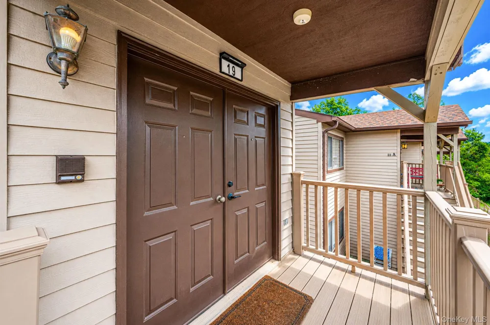 19 The Circle #19 Glen Head, NY 11545