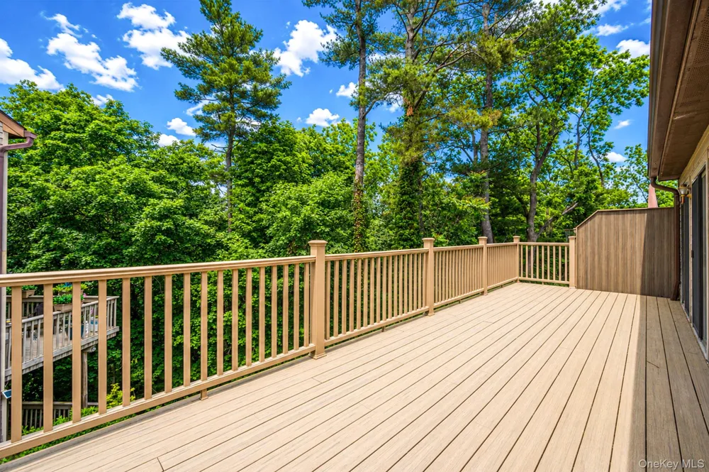 19 The Circle #19 Glen Head, NY 11545