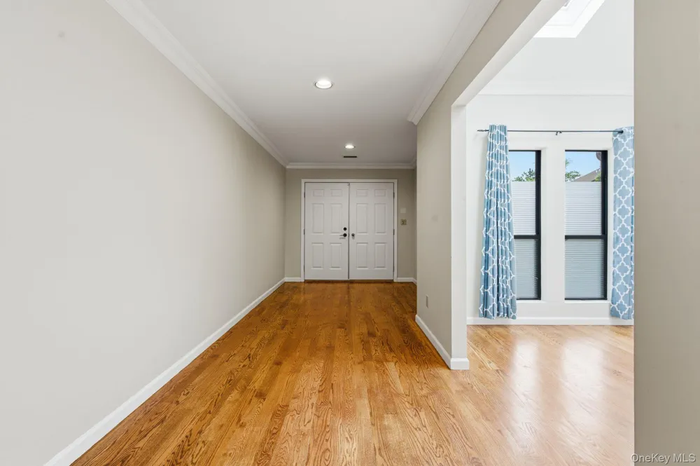 19 The Circle #19 Glen Head, NY 11545