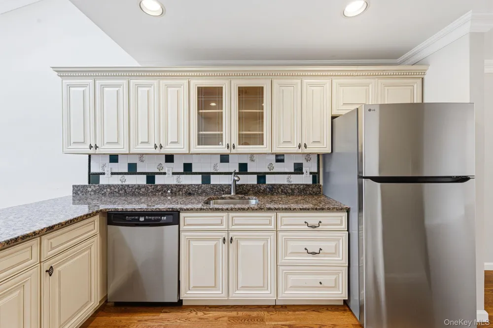 19 The Circle #19 Glen Head, NY 11545
