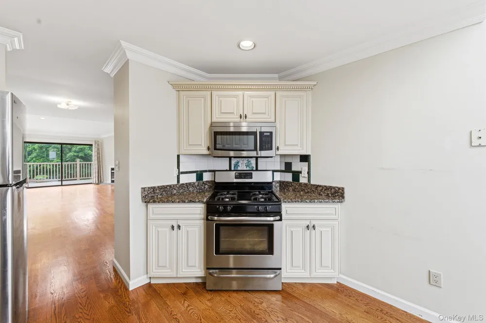 19 The Circle #19 Glen Head, NY 11545