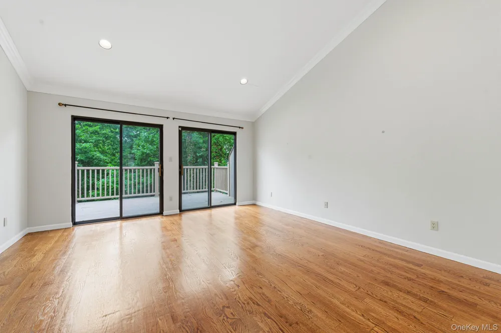 19 The Circle #19 Glen Head, NY 11545