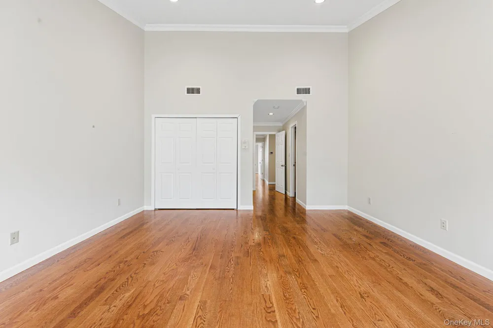 19 The Circle #19 Glen Head, NY 11545