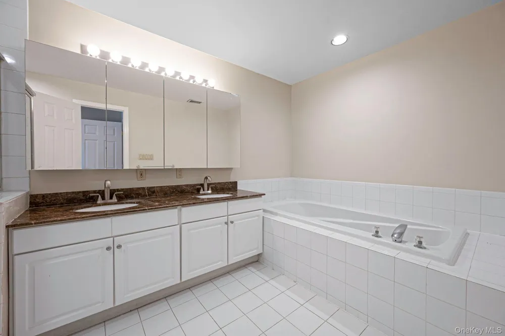 19 The Circle #19 Glen Head, NY 11545