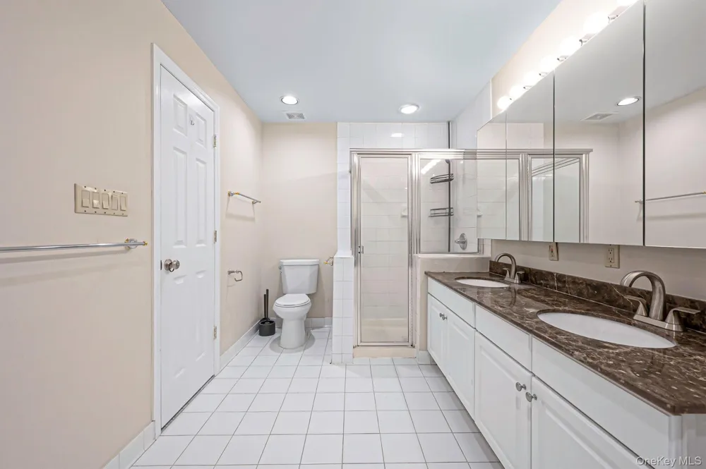 19 The Circle #19 Glen Head, NY 11545