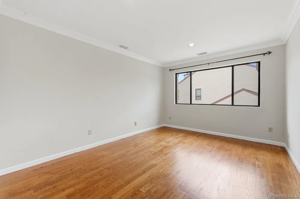 19 The Circle #19 Glen Head, NY 11545