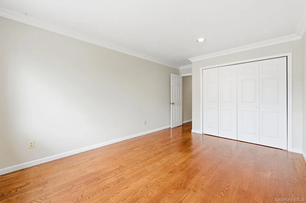 19 The Circle #19 Glen Head, NY 11545