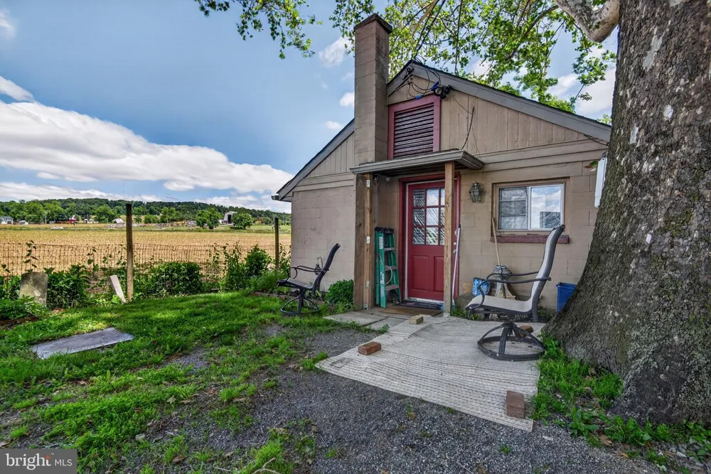 4023 MINUTE DRIVE Columbia, PA 17512