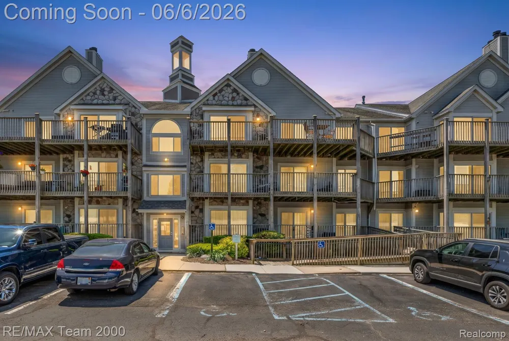 37522 Jefferson Avenue #102 Harrison Charter Township, MI 48045