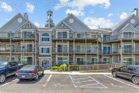 37522 Jefferson Avenue #102