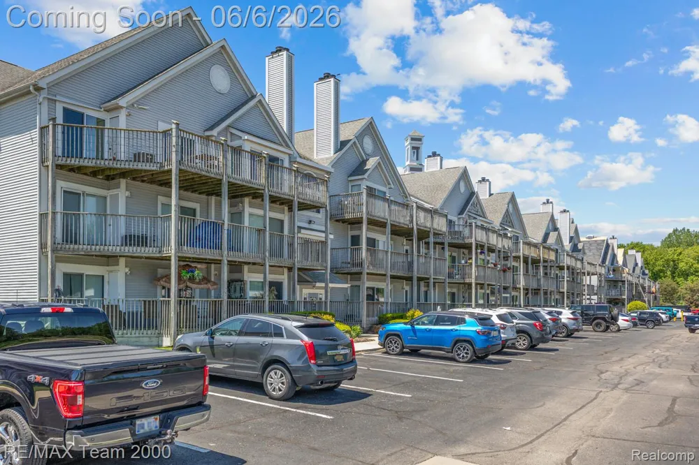 37522 Jefferson Avenue #102 Harrison Charter Township, MI 48045