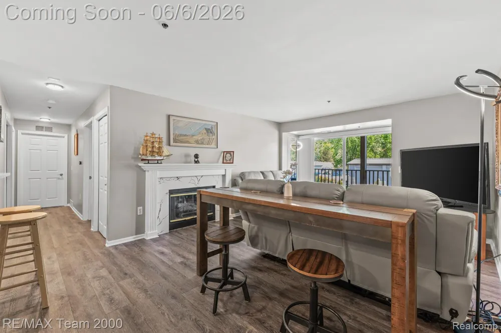 37522 Jefferson Avenue #102 Harrison Charter Township, MI 48045