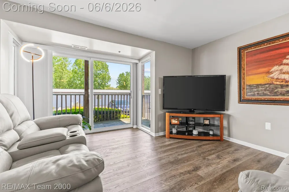 37522 Jefferson Avenue #102 Harrison Charter Township, MI 48045