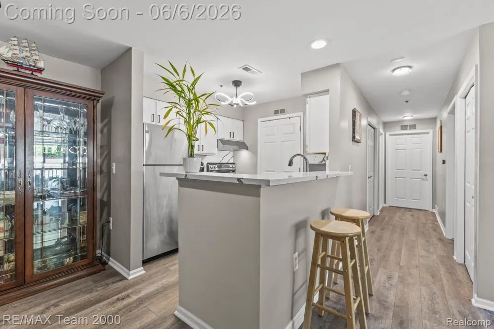 37522 Jefferson Avenue #102 Harrison Charter Township, MI 48045