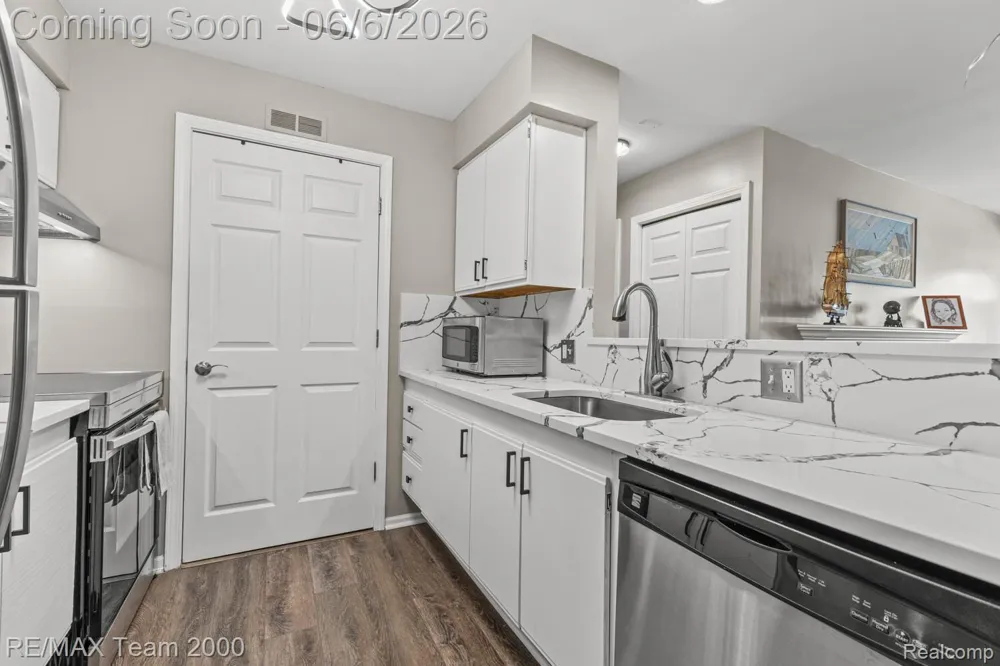 37522 Jefferson Avenue #102 Harrison Charter Township, MI 48045