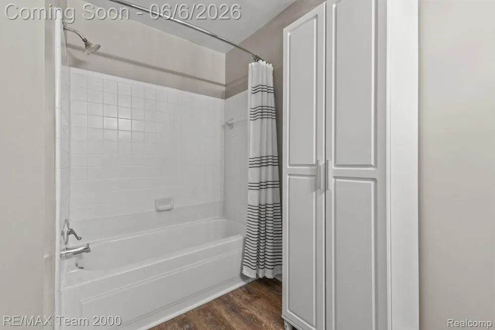 37522 Jefferson Avenue #102 Harrison Charter Township, MI 48045