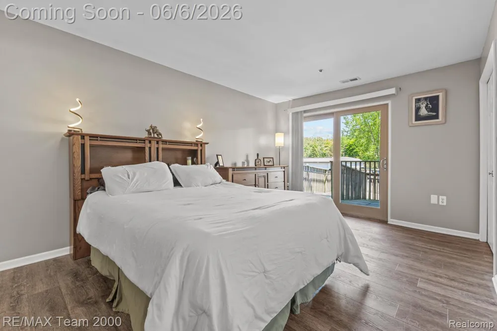 37522 Jefferson Avenue #102 Harrison Charter Township, MI 48045
