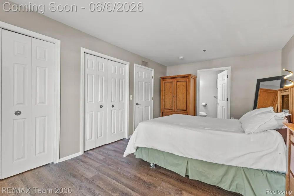 37522 Jefferson Avenue #102 Harrison Charter Township, MI 48045