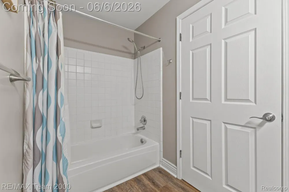 37522 Jefferson Avenue #102 Harrison Charter Township, MI 48045