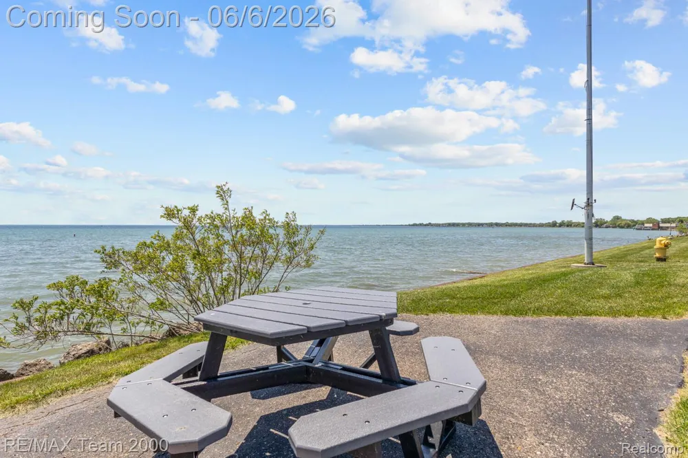 37522 Jefferson Avenue #102 Harrison Charter Township, MI 48045
