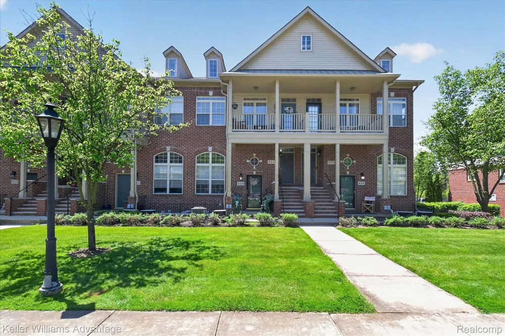 446 Old Pine Way Walled Lake City, MI 48390