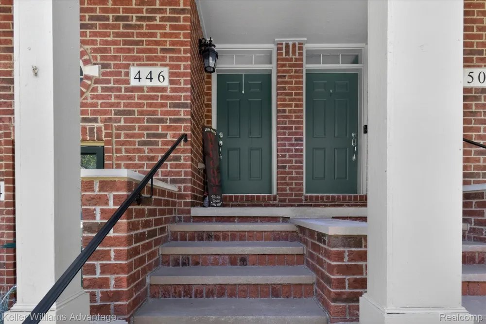 446 Old Pine Way Walled Lake City, MI 48390