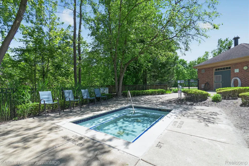 446 Old Pine Way Walled Lake City, MI 48390