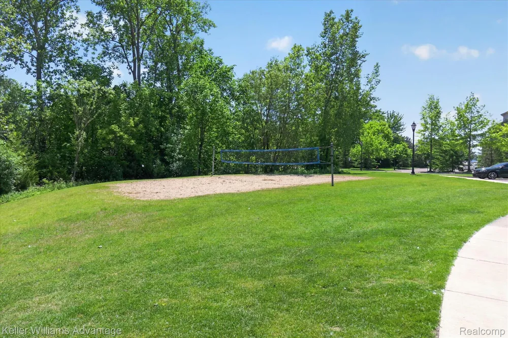 446 Old Pine Way Walled Lake City, MI 48390