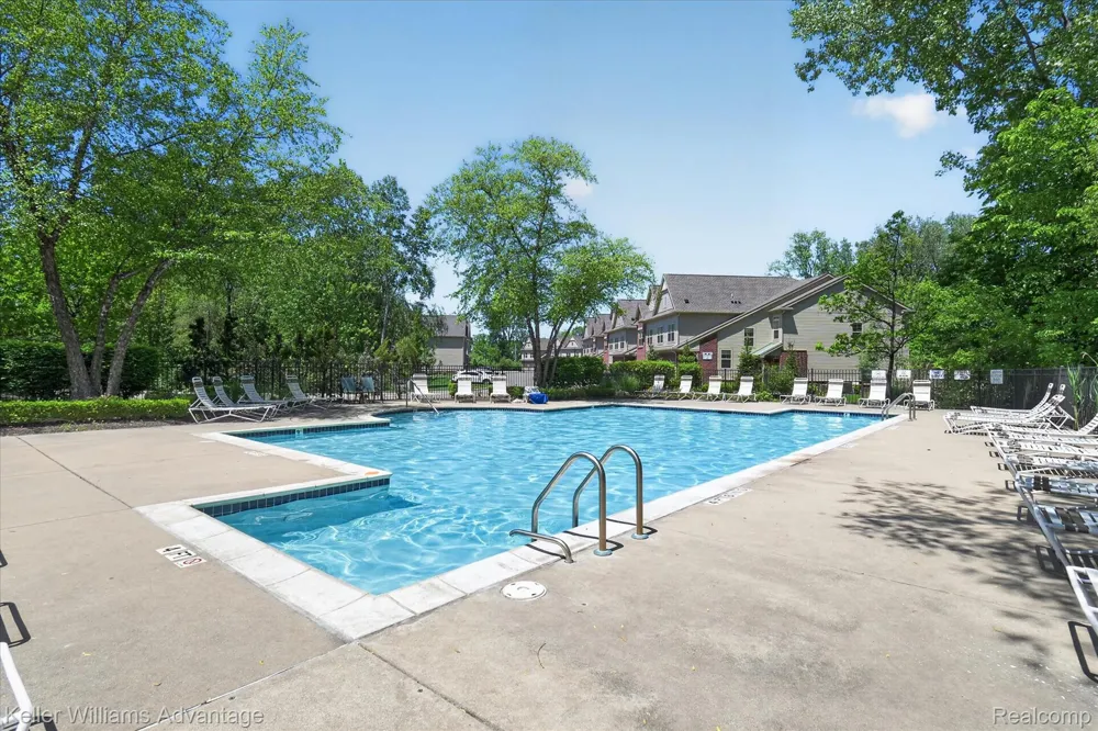 446 Old Pine Way Walled Lake City, MI 48390