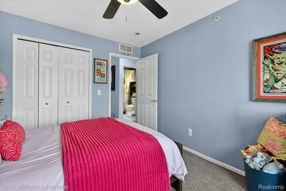446 Old Pine Way Walled Lake City, MI 48390