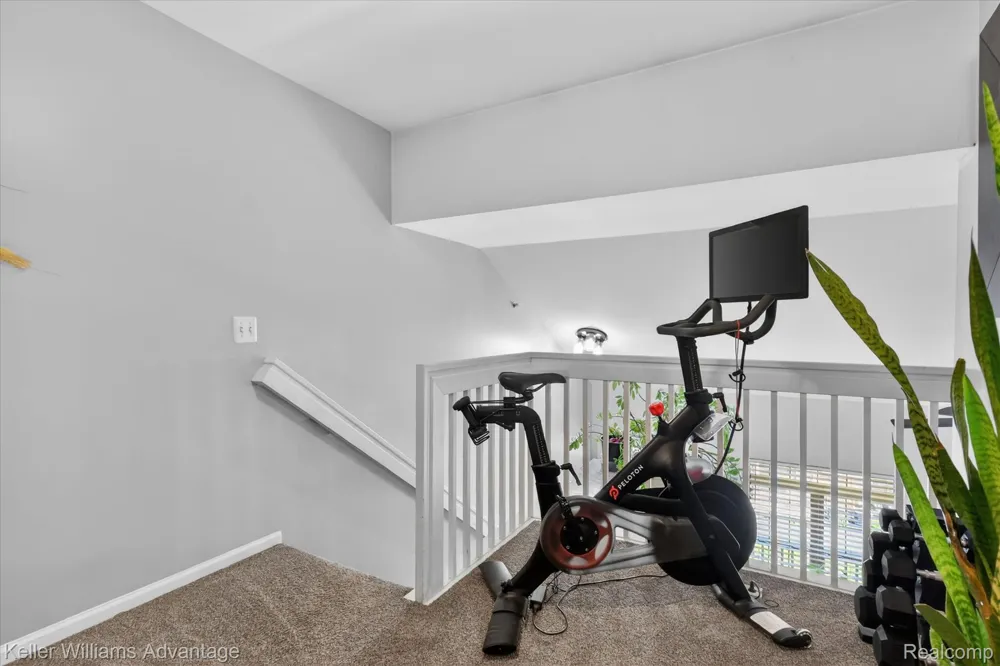446 Old Pine Way Walled Lake City, MI 48390