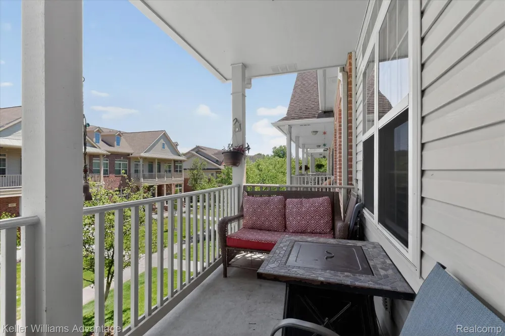 446 Old Pine Way Walled Lake City, MI 48390