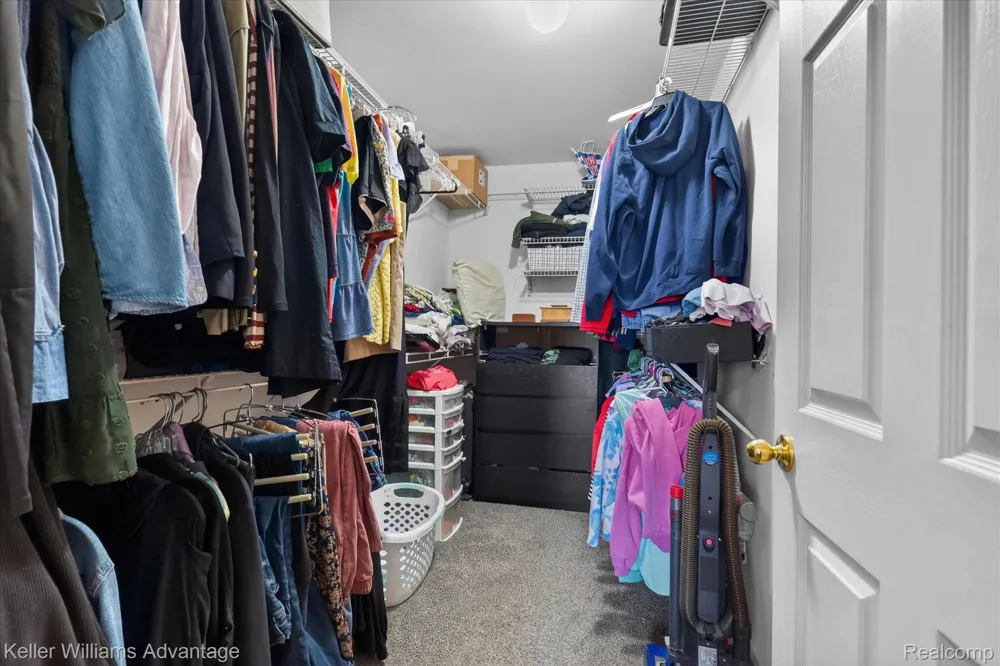 446 Old Pine Way Walled Lake City, MI 48390