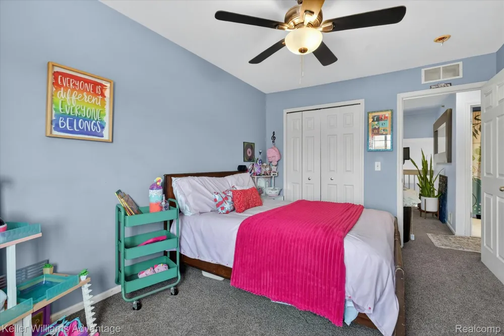 446 Old Pine Way Walled Lake City, MI 48390