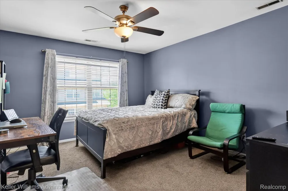 446 Old Pine Way Walled Lake City, MI 48390