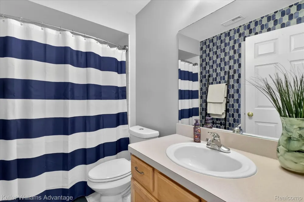 446 Old Pine Way Walled Lake City, MI 48390