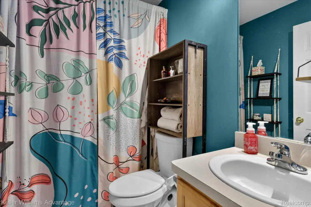 446 Old Pine Way Walled Lake City, MI 48390