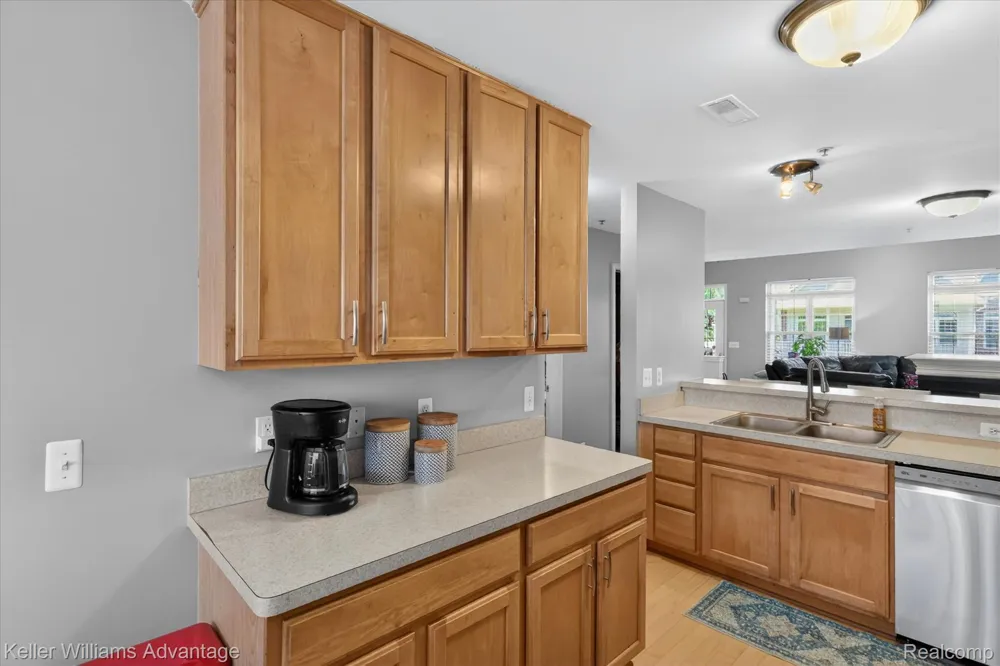 446 Old Pine Way Walled Lake City, MI 48390
