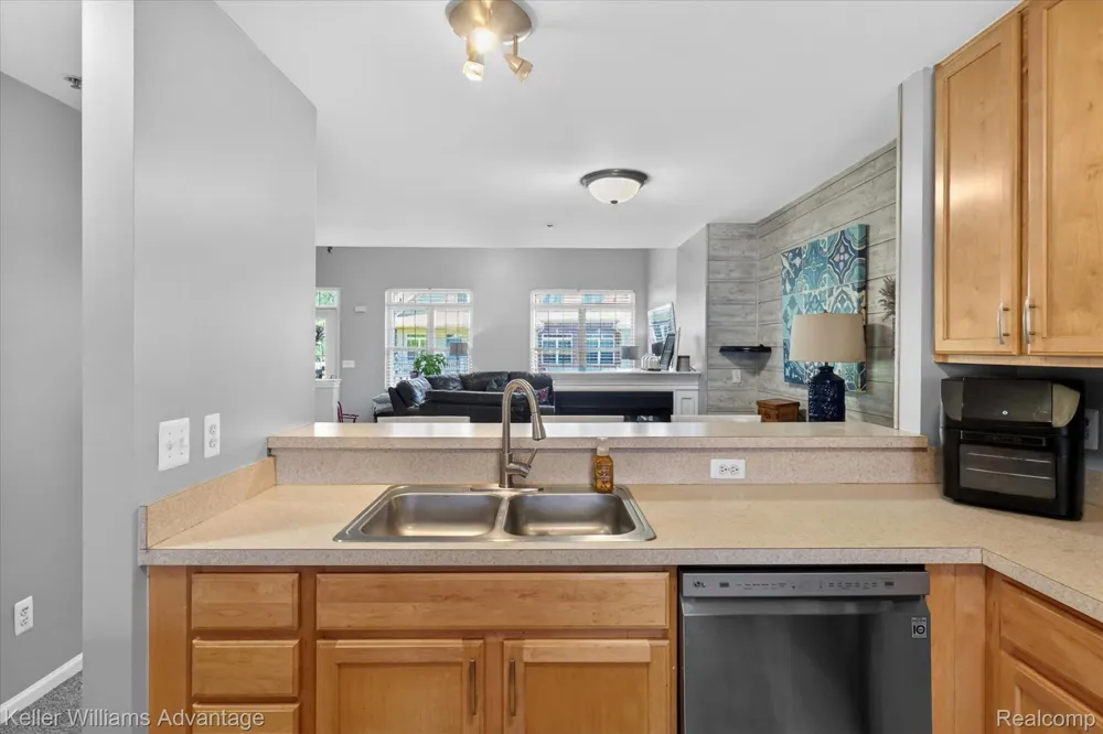 446 Old Pine Way Walled Lake City, MI 48390