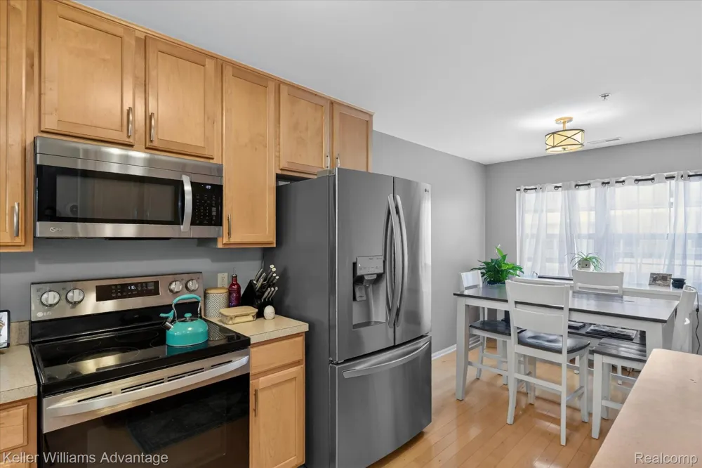 446 Old Pine Way Walled Lake City, MI 48390