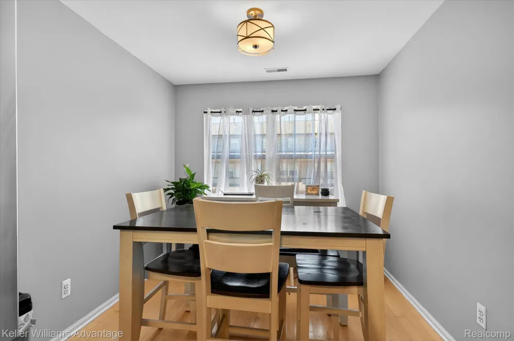 446 Old Pine Way Walled Lake City, MI 48390